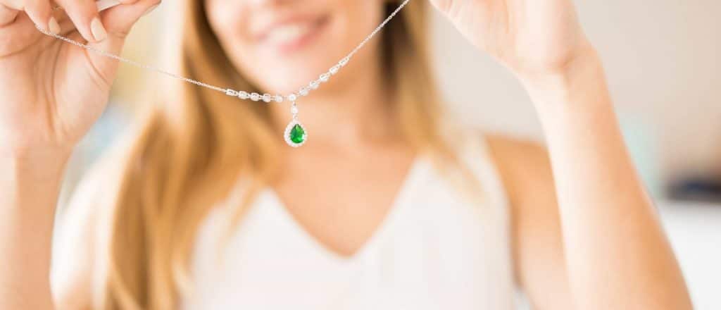 Pantsätt dina smycken för lån eller auktion